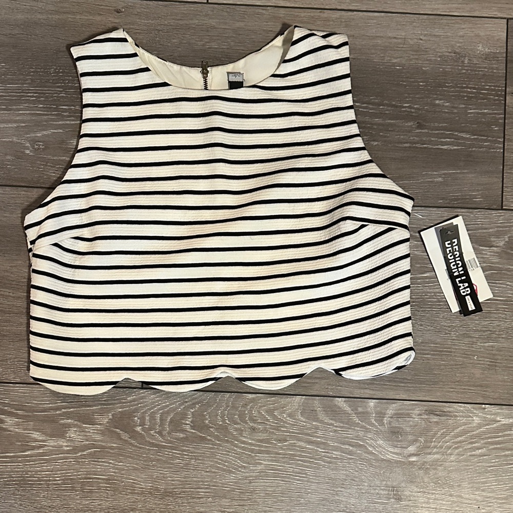 Design Lab Lord & Taylor Black and White Striped Crop Top